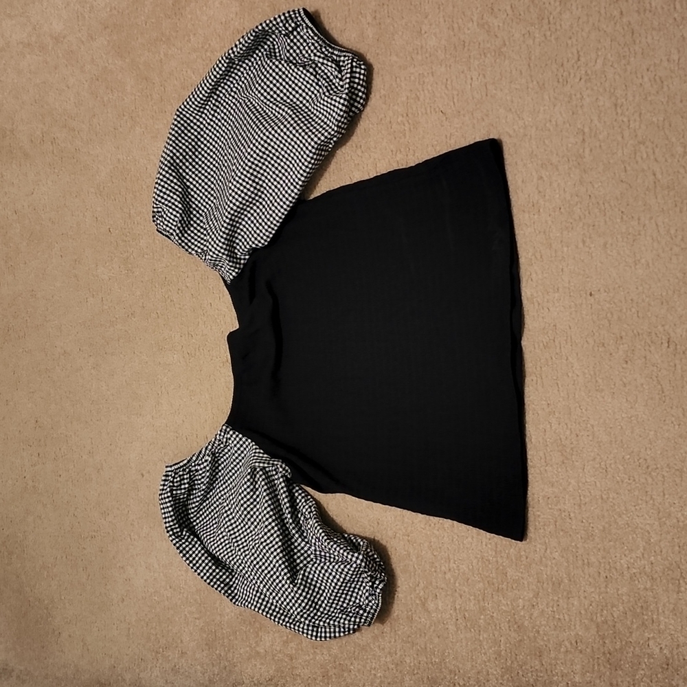 Anthropologie Black Tshirt with Gingham Sleeves - EUC, Size M